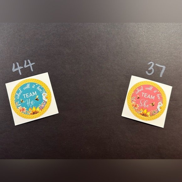 Bee-Themed Gender Reveal/Shower Decor - Picture 4 of 9